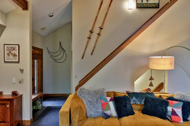 $657,500 | 493 Kestrell Drive, Plymouth, VT 05056