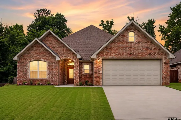 $369,000 | 811 Rugby Lane, Whitehouse, TX 75791
