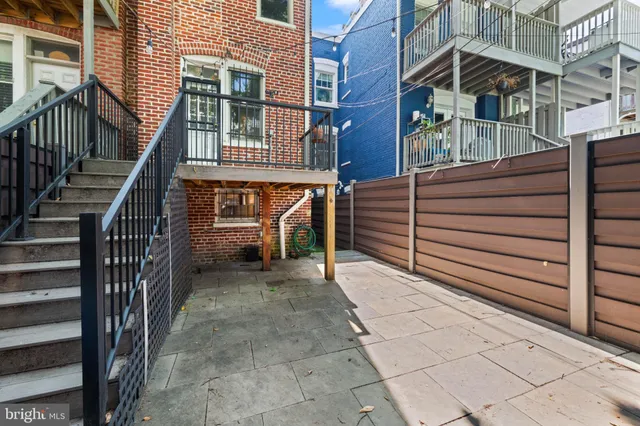 a view of entryway with a front door