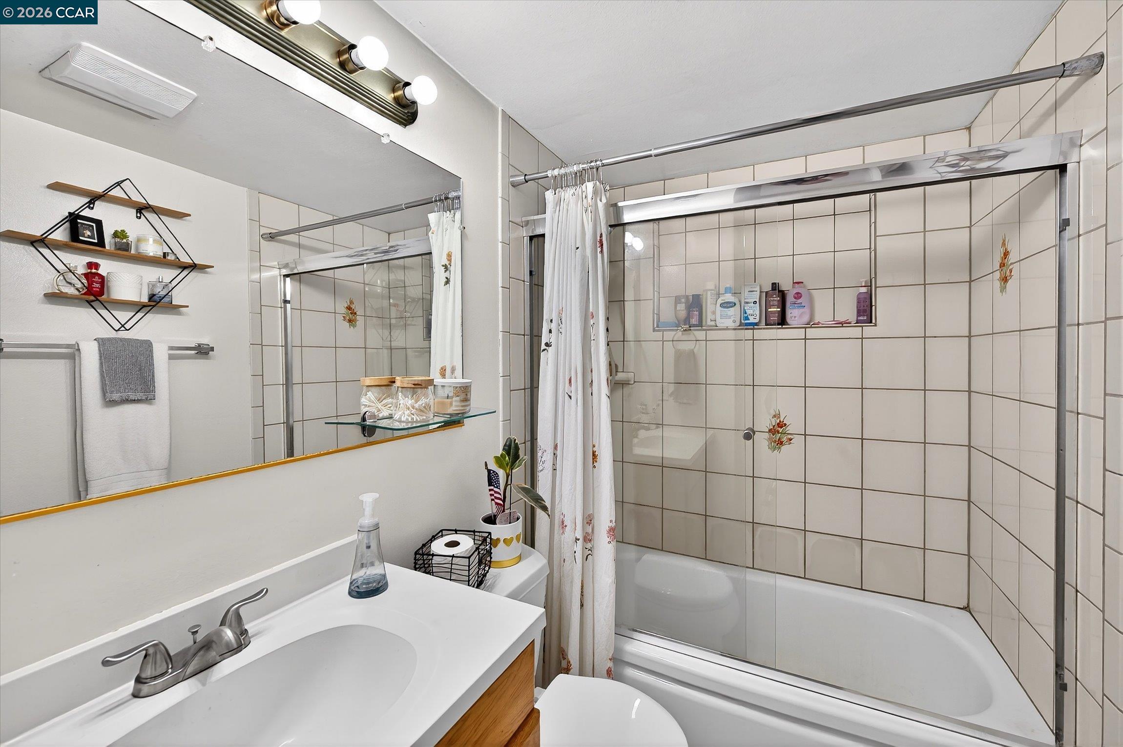 2659 3rd Street Livermore, CA 94550 - Photo 17 of 40 a bathroom with a sink and a bathtub