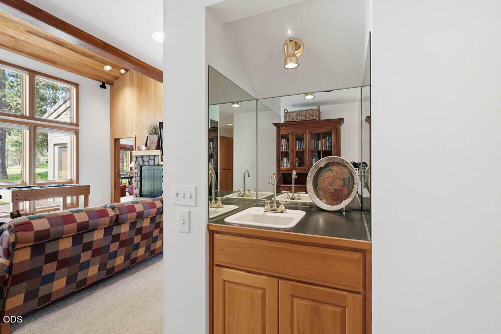 71190 Fiddle Neck Lane, Unit GH 14 Black Butte Ranch, OR 97759 - Photo 34 of 84