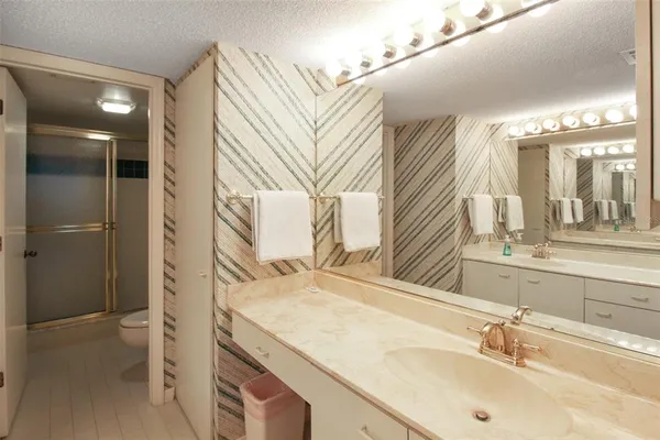 $5,700 | 1219 Siesta Bayside Drive, Unit 1219C, Sarasota, FL 34242