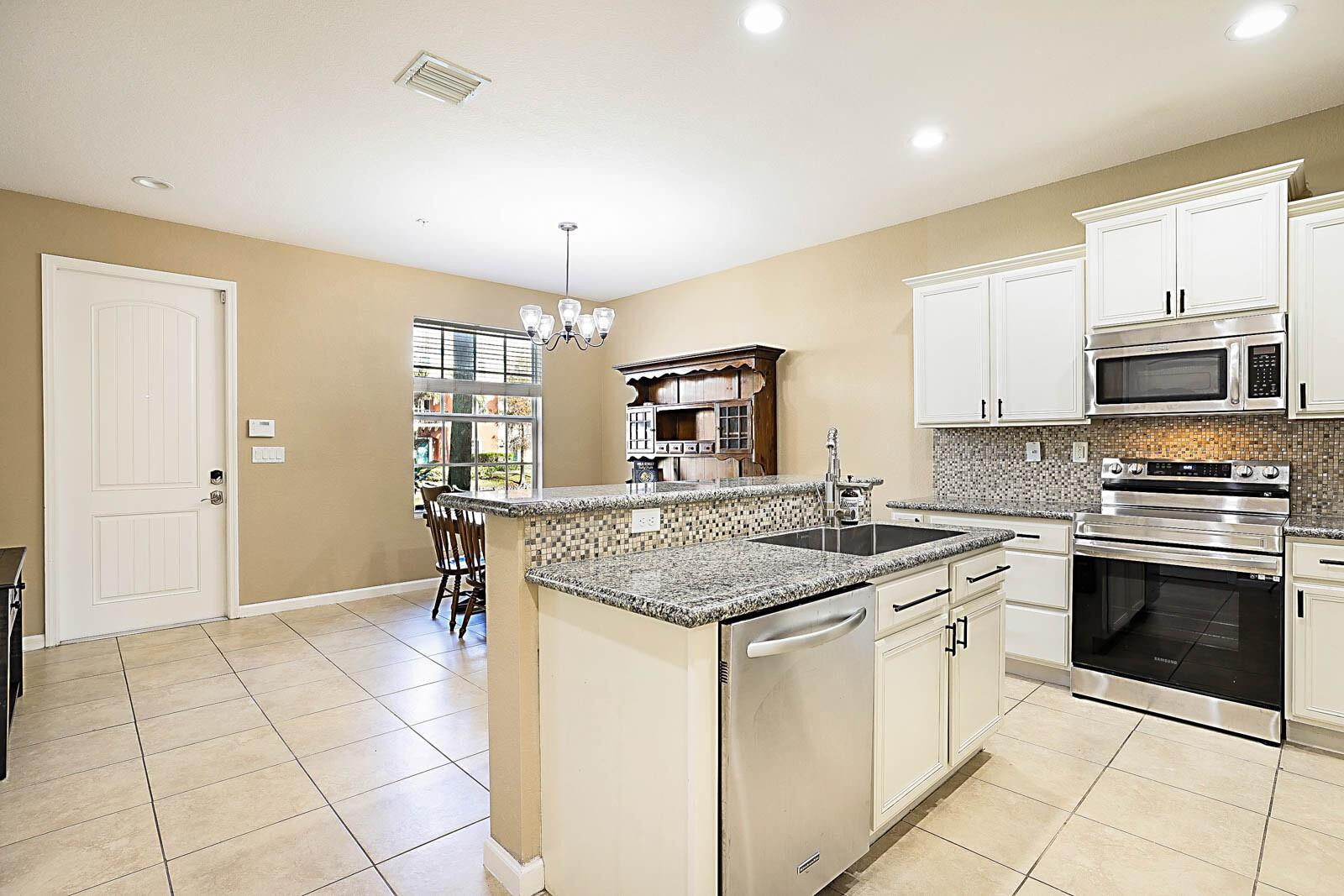 143 Southwest 7th Street, Unit 143 Pompano Beach, FL 33060 - Photo 7 of 37 Photo 7