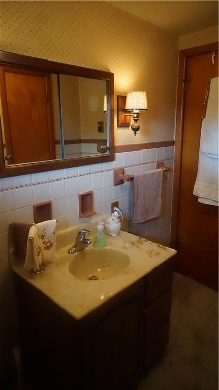 338 Dick Road Butler, PA 16001 - Photo 14 of 23 Comfortable Bathroom