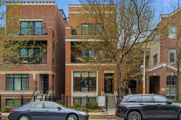 $725,000 | 3330 North Clifton Avenue, Unit 2, Chicago, IL 60657
