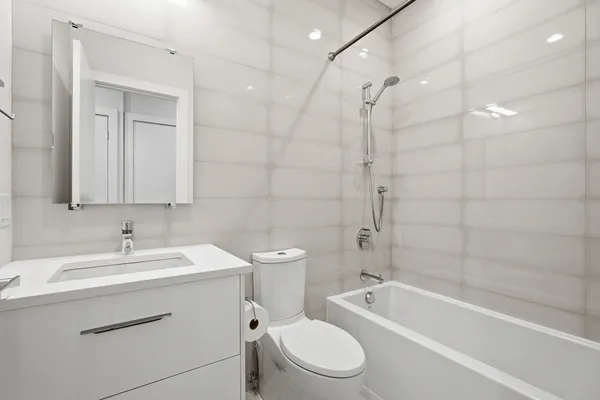 $725,000 | 3330 North Clifton Avenue, Unit 2, Chicago, IL 60657