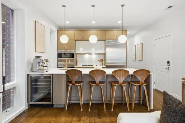 $725,000 | 3330 North Clifton Avenue, Unit 2, Chicago, IL 60657