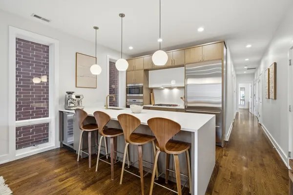 $725,000 | 3330 North Clifton Avenue, Unit 2, Chicago, IL 60657