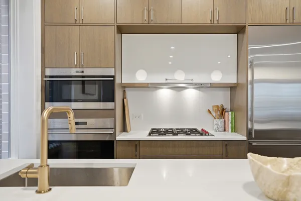 $725,000 | 3330 North Clifton Avenue, Unit 2, Chicago, IL 60657