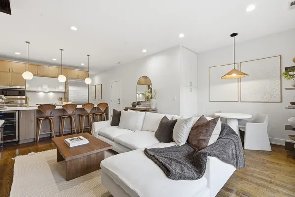$725,000 | 3330 North Clifton Avenue, Unit 2, Chicago, IL 60657
