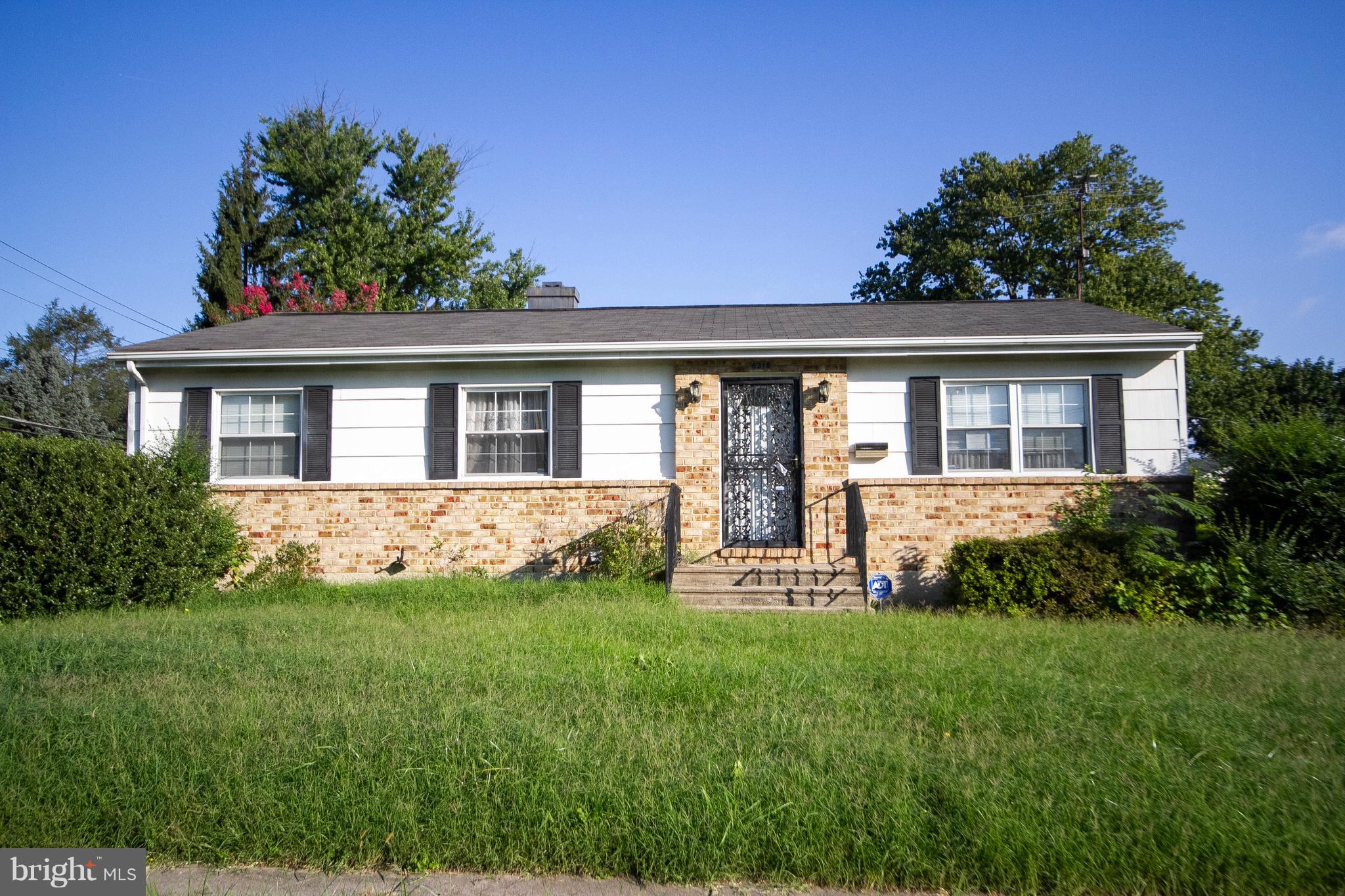 6218 Collinsway Road Baltimore, MD 21228 - Photo 1 of 20 Exterior (Front)