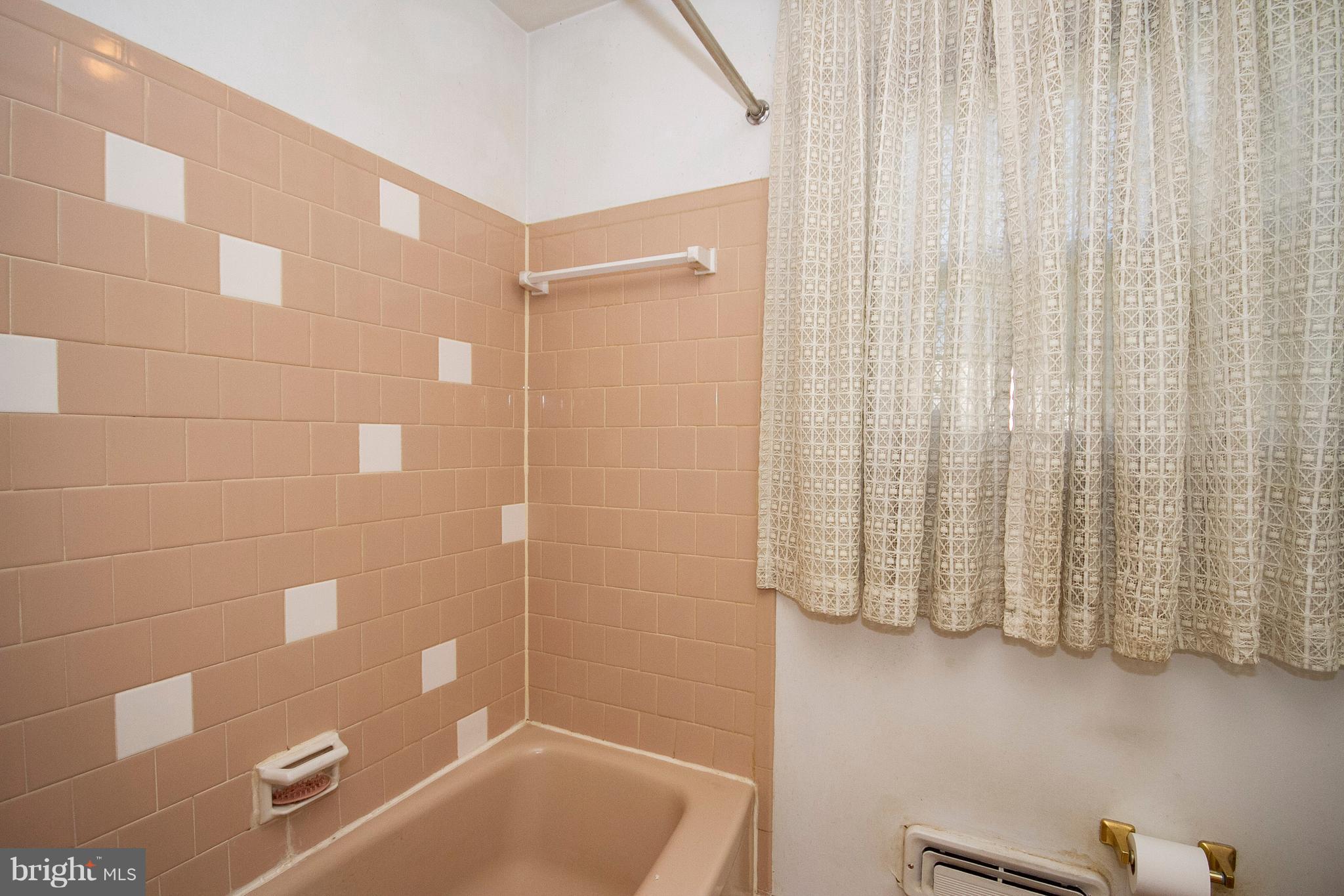 6218 Collinsway Road Baltimore, MD 21228 - Photo 18 of 20 Bath
