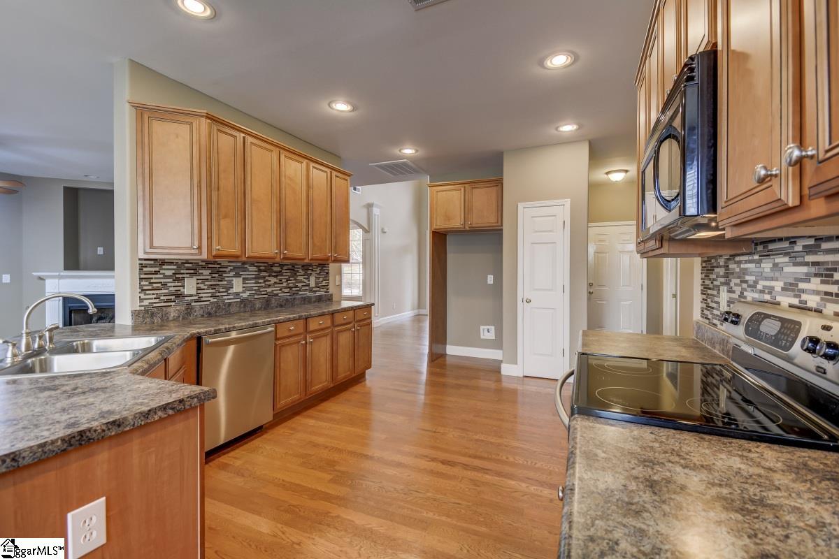 55 Rustcraft Drive Greer, SC 29651 - Photo 6 of 36 Gallery Image 6