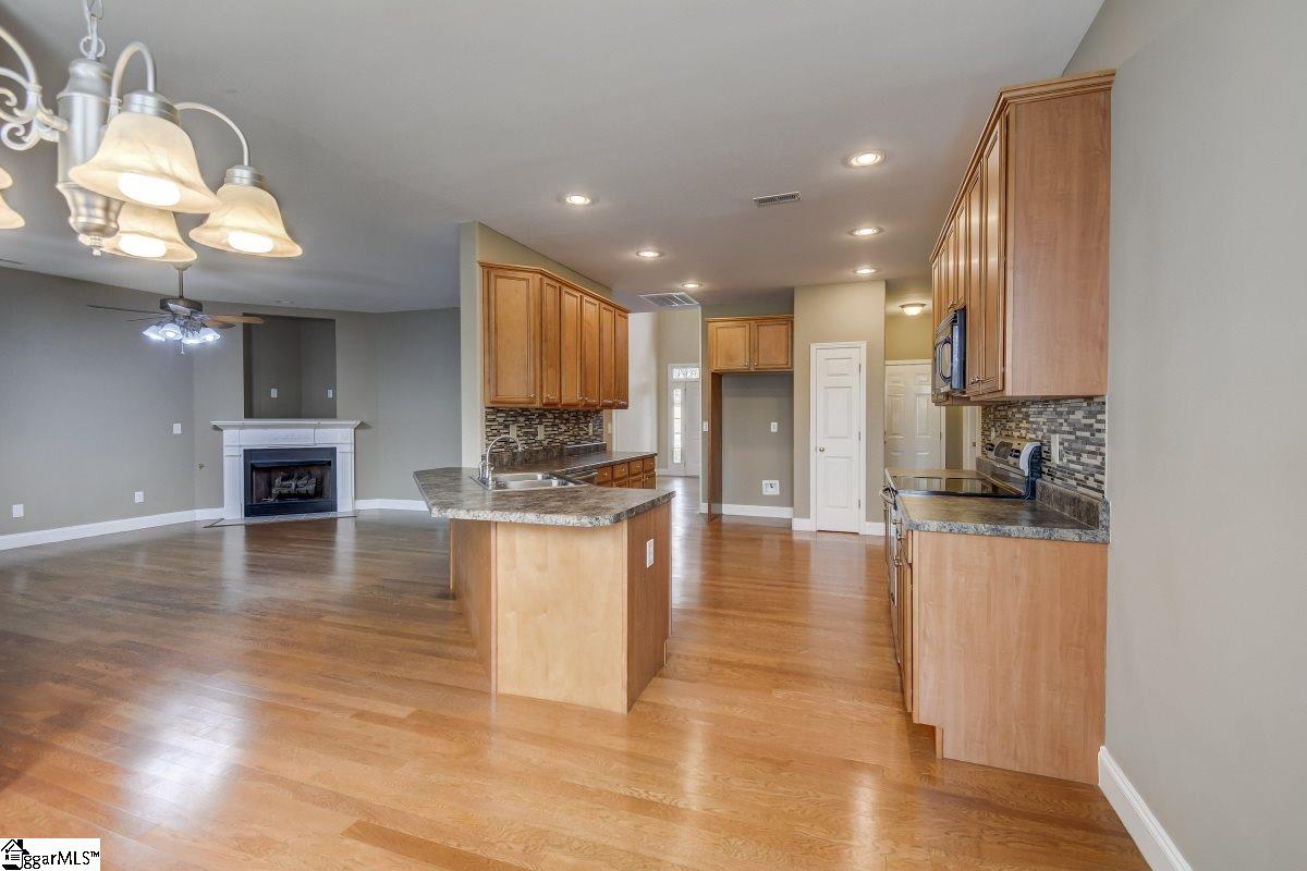 55 Rustcraft Drive Greer, SC 29651 - Photo 7 of 36 Gallery Image 7