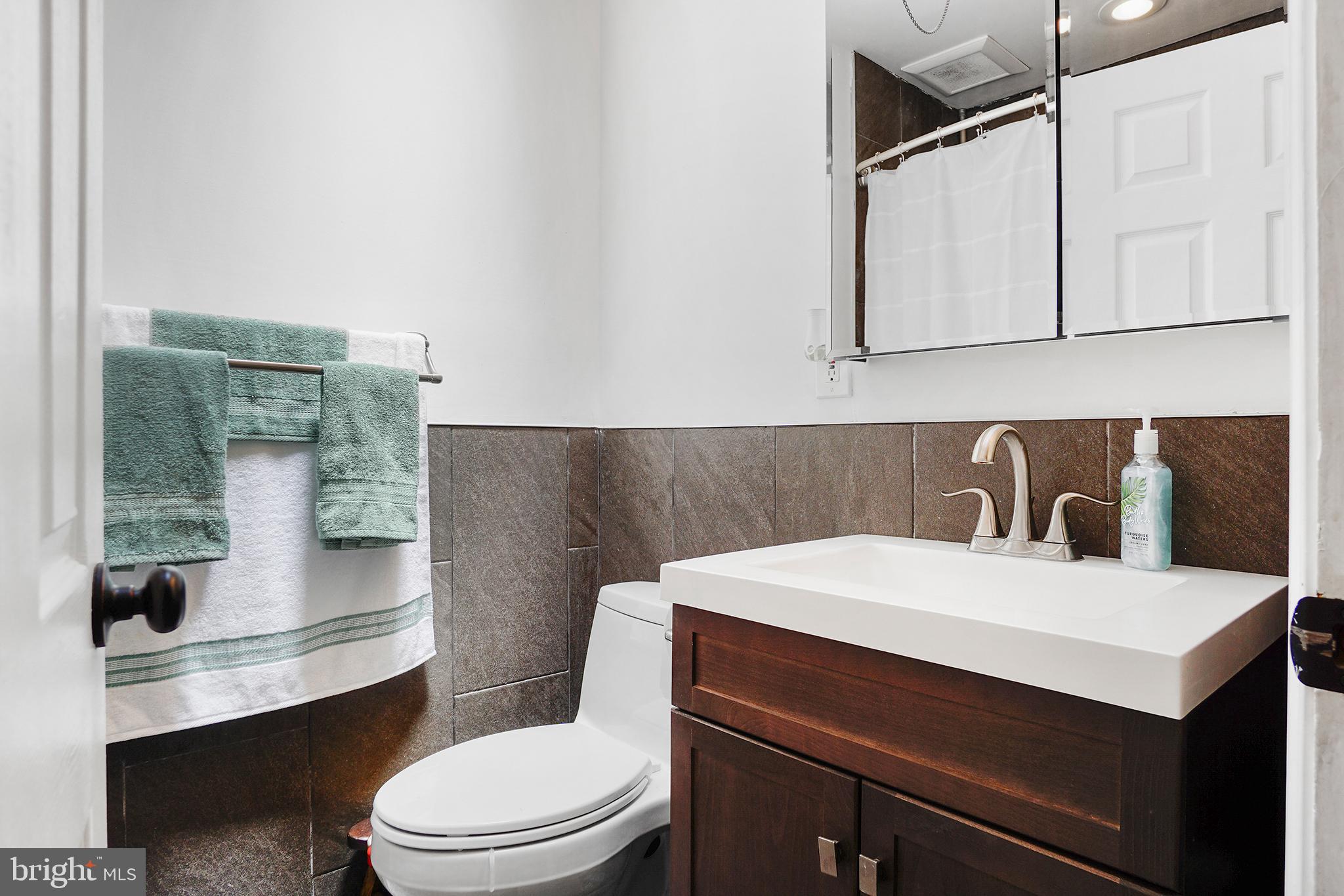 3007 Derry Road Philadelphia, PA 19154 - Photo 19 of 29 Bathroom