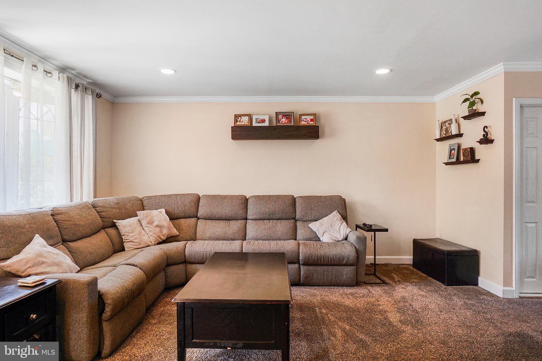 3007 Derry Road Philadelphia, PA 19154 - Photo 5 of 29 Living Room