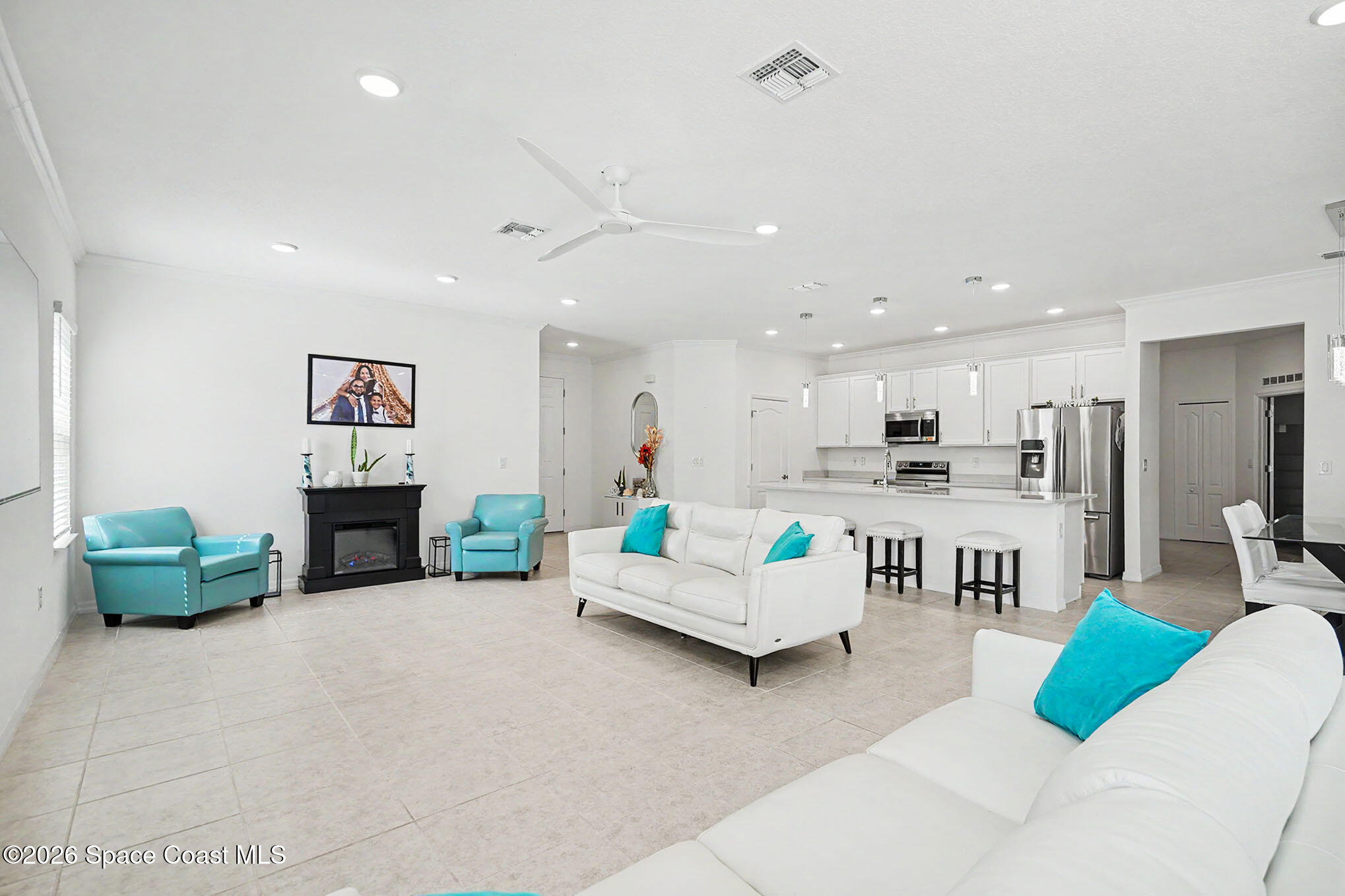 1030 Grapefruit Road Southeast Palm Bay, FL 32909 - Photo 3 of 28 Great Room