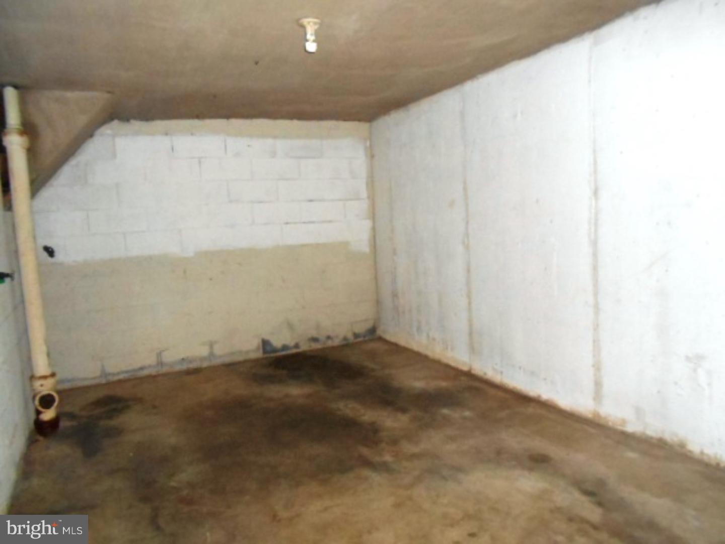 3925 Woodworth Road Brookhaven, PA 19015 - Photo 17 of 17 Garage