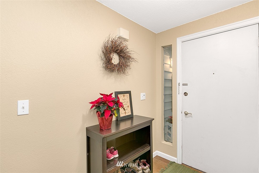 19005 27th Drive Southeast Bothell, WA 98012 - Photo 4 of 22 Gallery Image 4