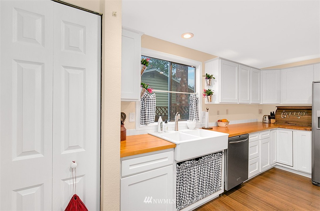 19005 27th Drive Southeast Bothell, WA 98012 - Photo 9 of 22 Gallery Image 9