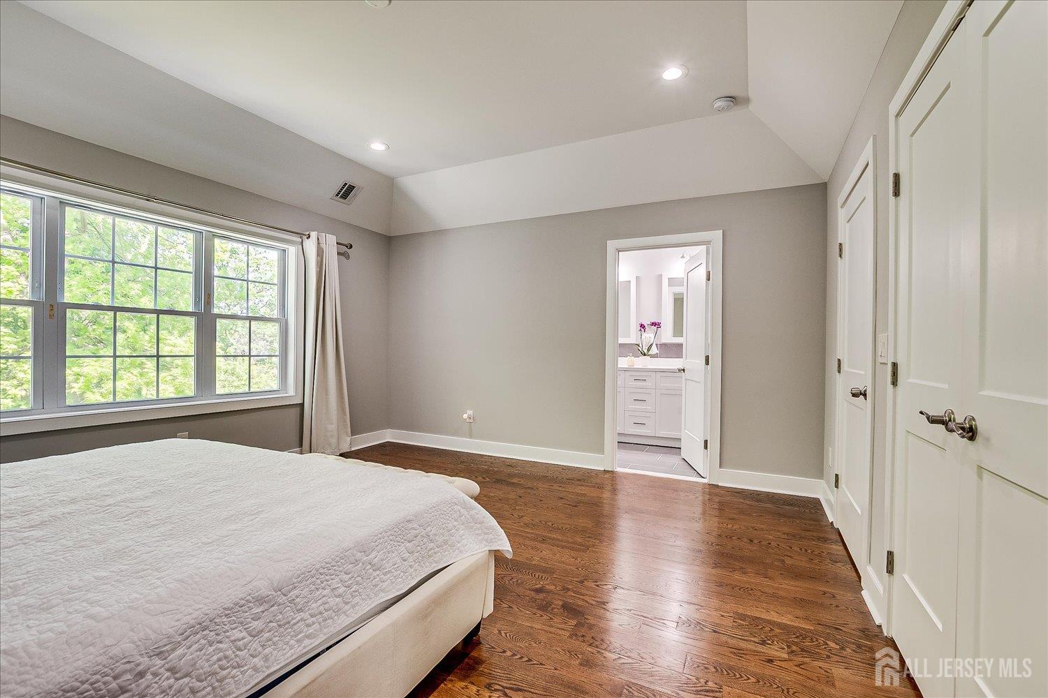 84 East Cliff Road Colonia, NJ 07067 - Photo 24 of 46