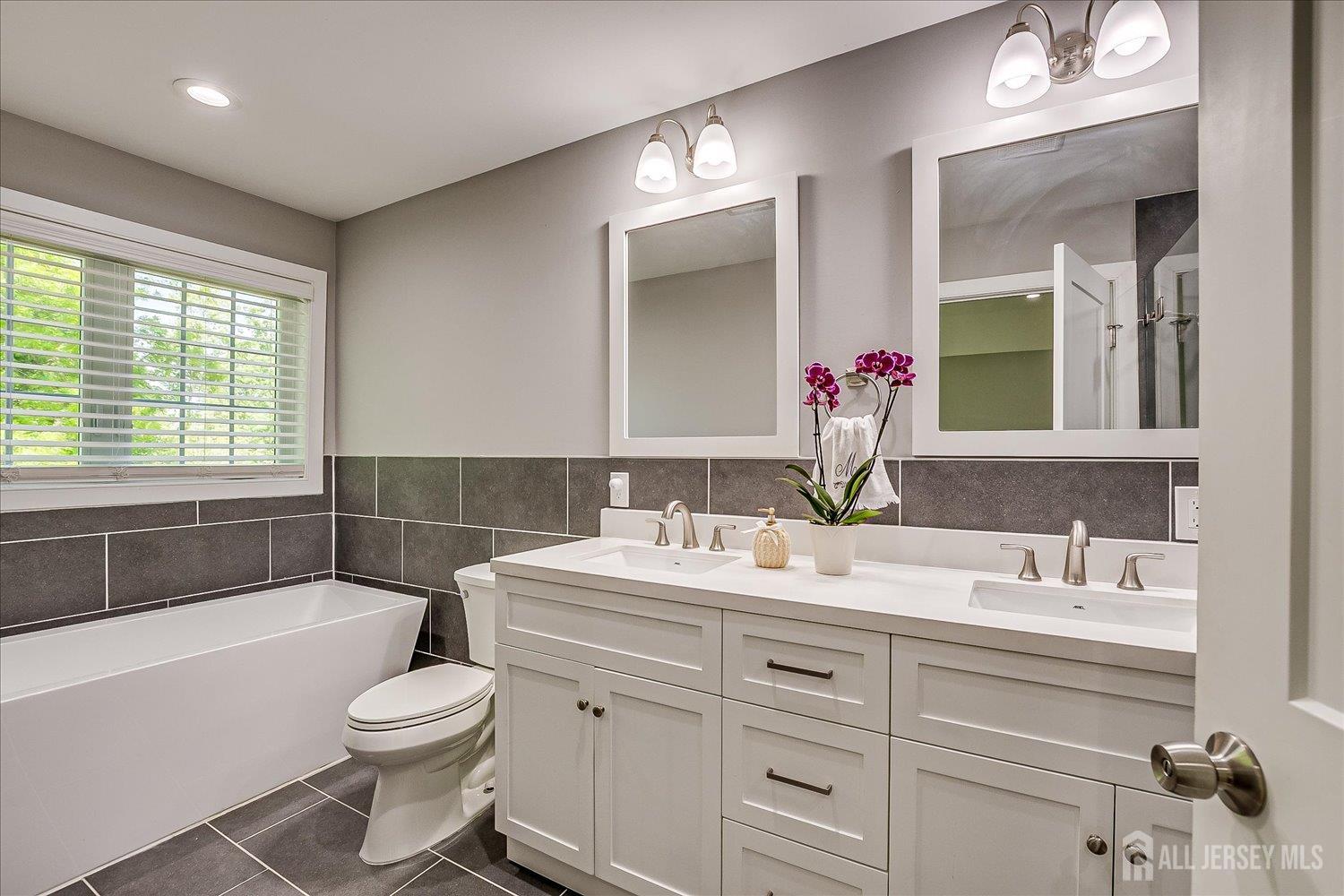 84 East Cliff Road Colonia, NJ 07067 - Photo 26 of 46