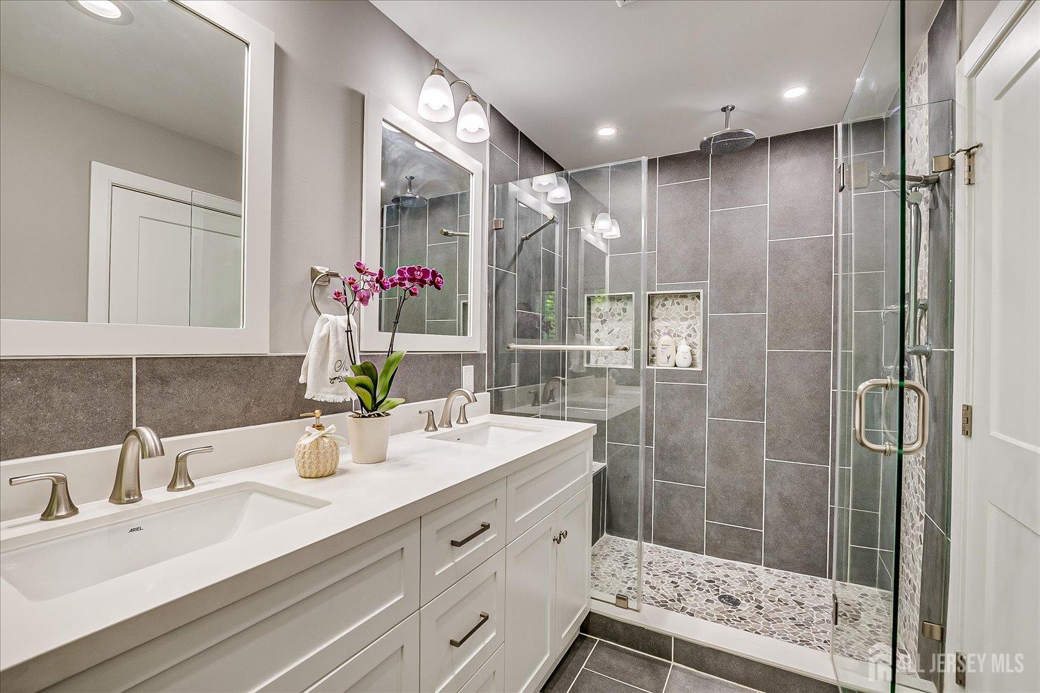 84 East Cliff Road Colonia, NJ 07067 - Photo 28 of 46