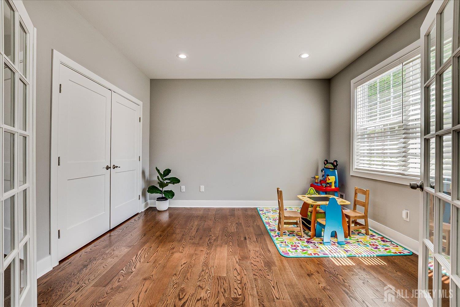84 East Cliff Road Colonia, NJ 07067 - Photo 4 of 46