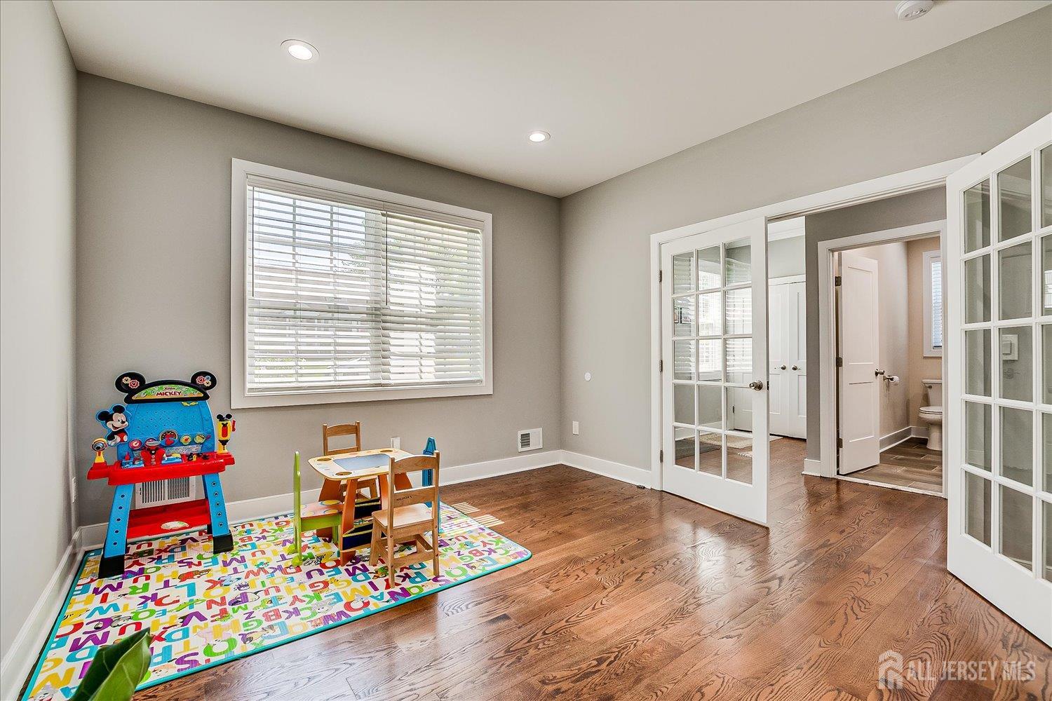84 East Cliff Road Colonia, NJ 07067 - Photo 6 of 46
