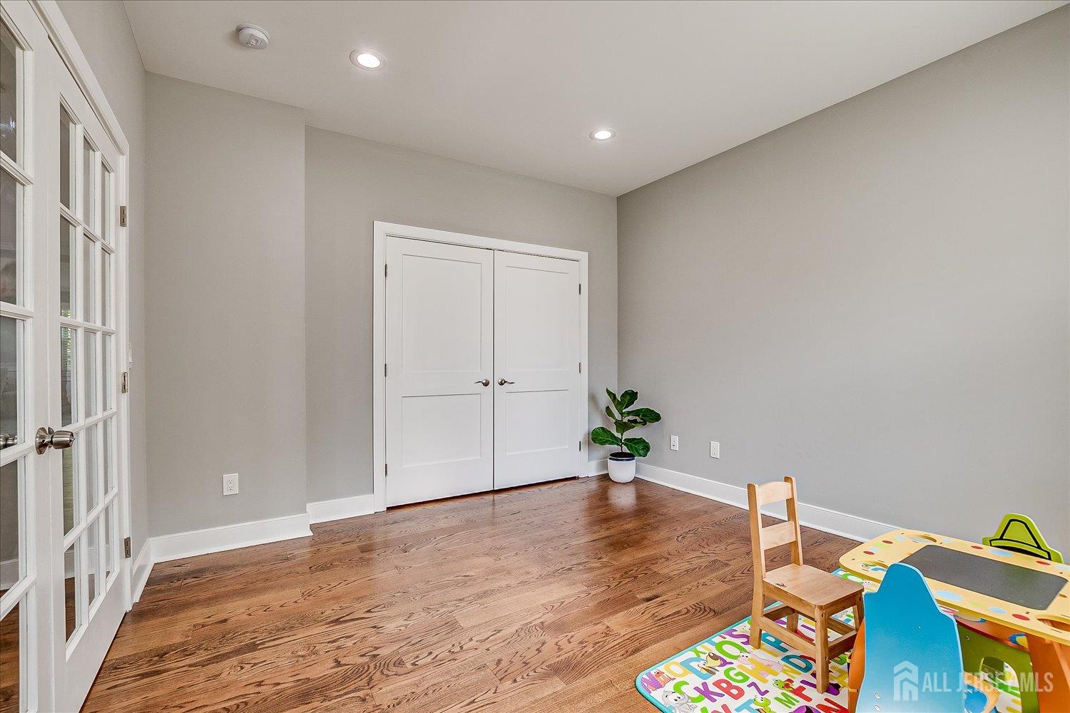 84 East Cliff Road Colonia, NJ 07067 - Photo 7 of 46