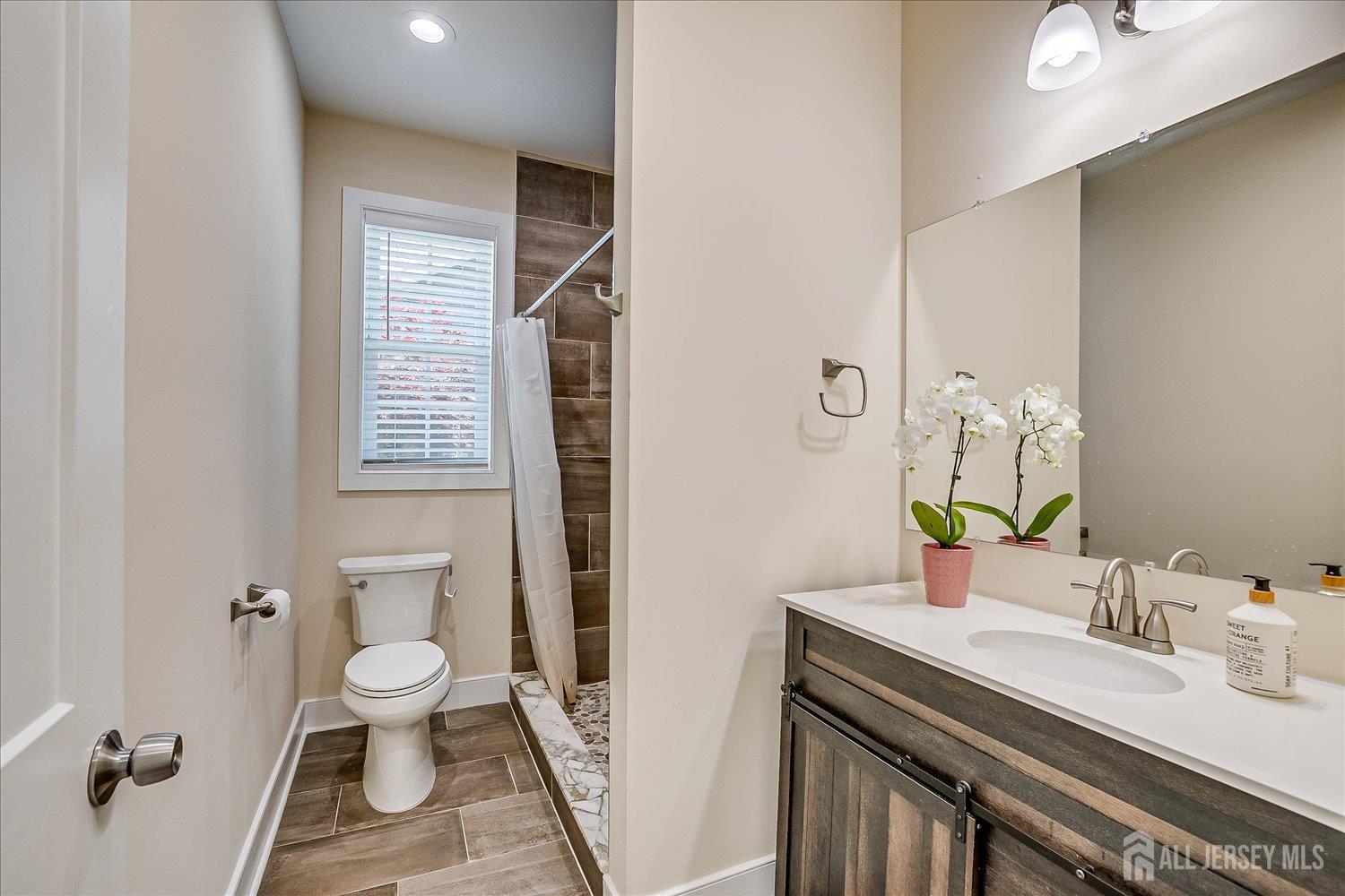 84 East Cliff Road Colonia, NJ 07067 - Photo 8 of 46