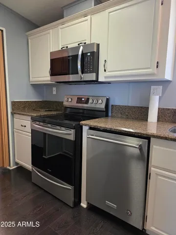 $137,000 | 2233 East Behrend Drive, Unit 17, Phoenix, AZ 85024