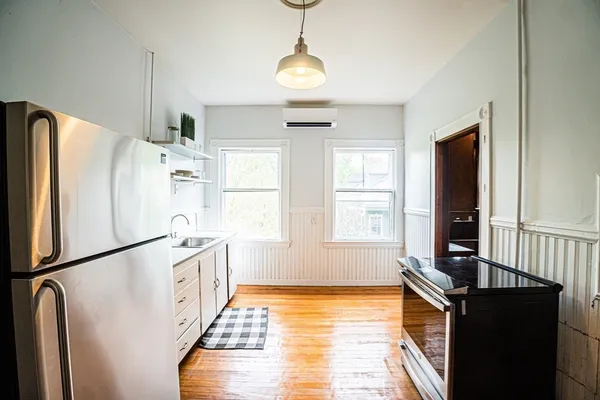 $3,250 | 18 Whittier Street, Unit 2R, Cambridge, MA 02140