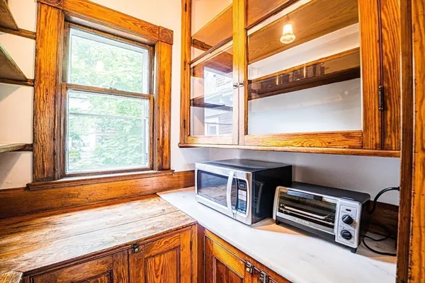 $3,250 | 18 Whittier Street, Unit 2R, Cambridge, MA 02140