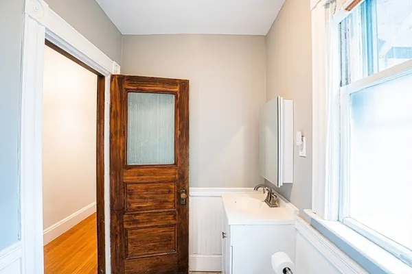 $3,250 | 18 Whittier Street, Unit 2R, Cambridge, MA 02140