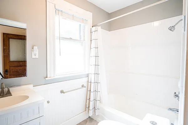 $3,250 | 18 Whittier Street, Unit 2R, Cambridge, MA 02140