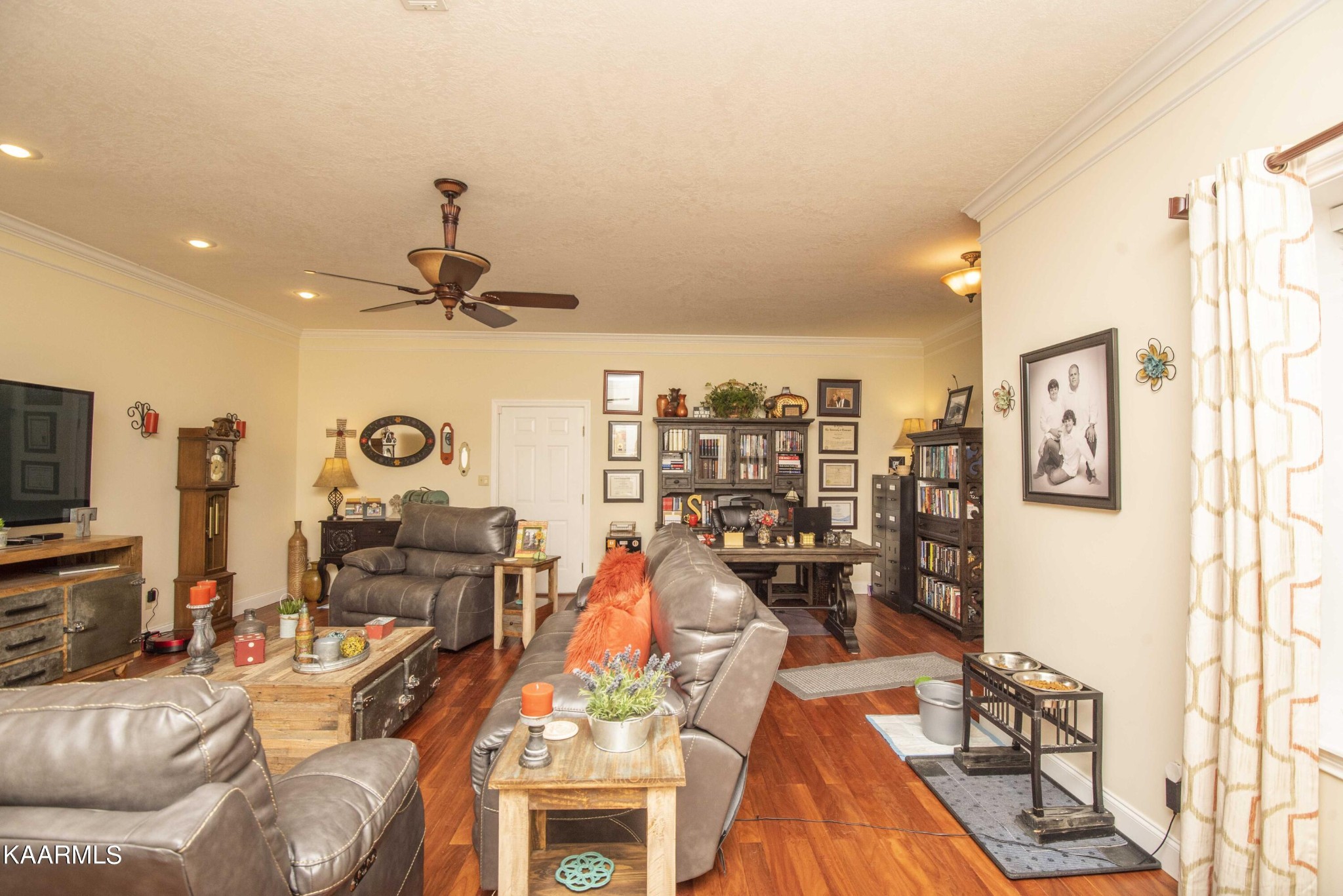 7412 Ridge Haven Court Corryton, TN 37721 - Photo 38 of 59 a view of a livingroom with furniture and a flat screen tv