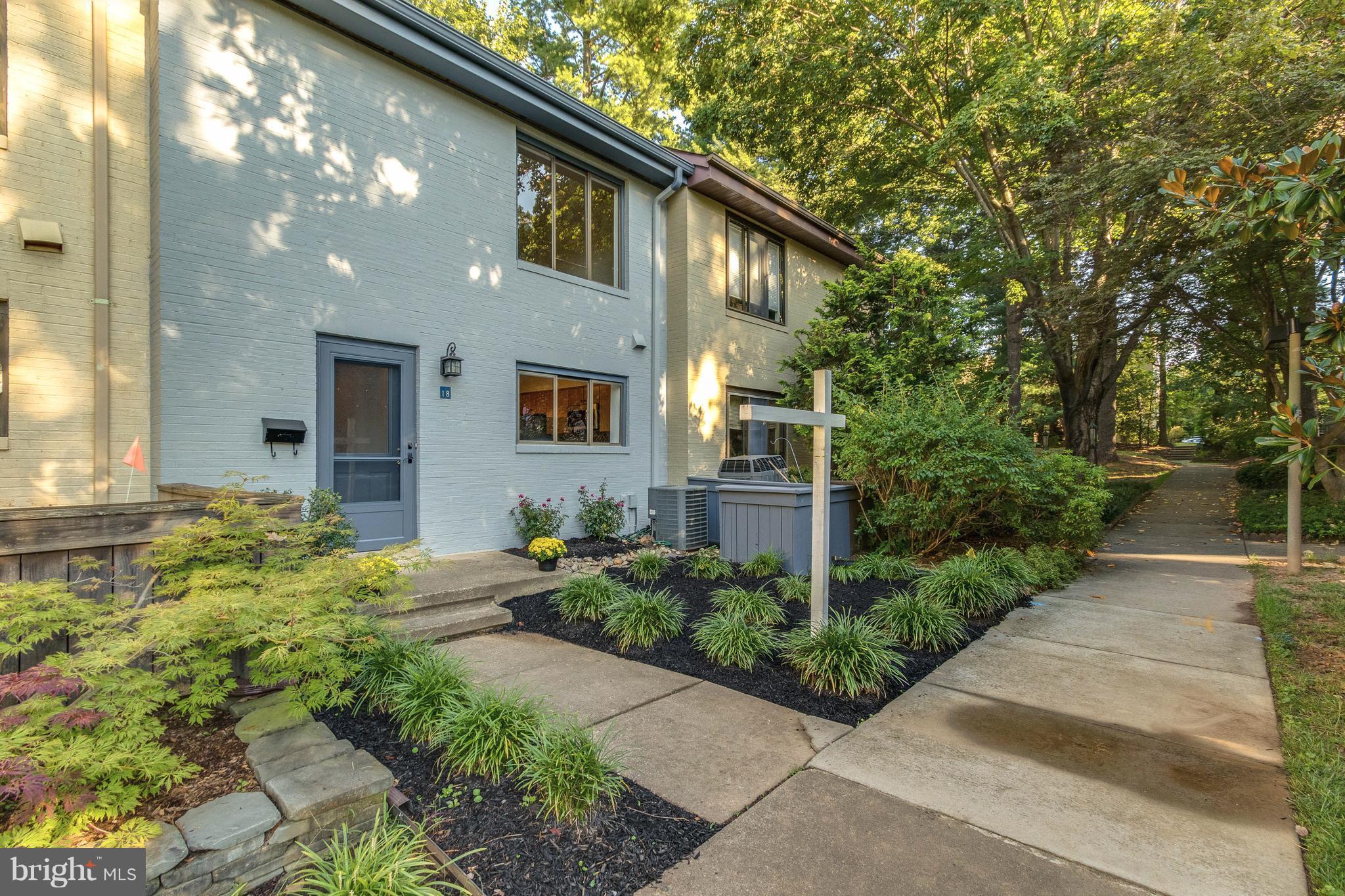 2018 Golf Course Drive Reston, VA 20191 - Photo 2 of 30 Exterior (Front)