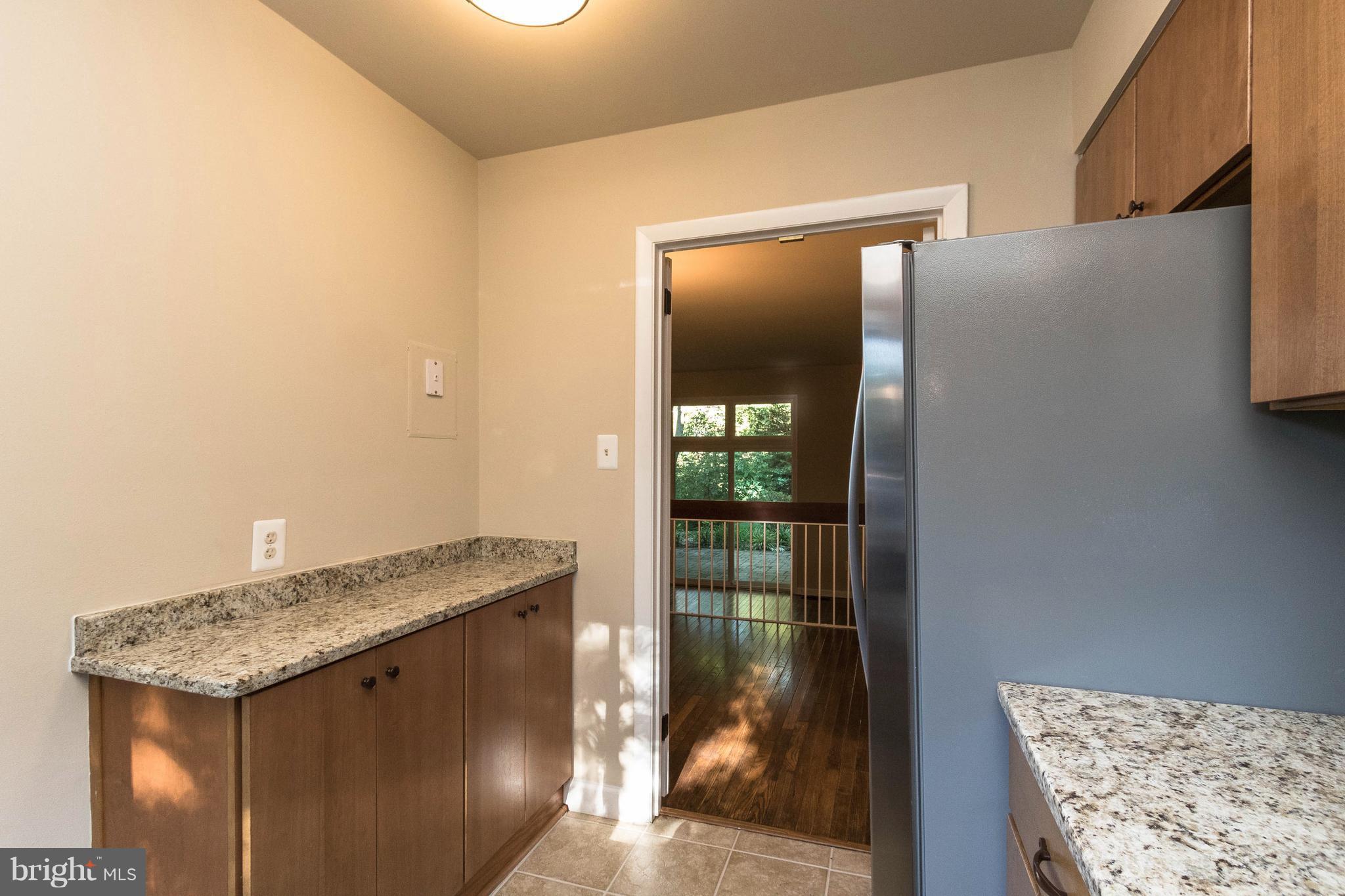 2018 Golf Course Drive Reston, VA 20191 - Photo 11 of 30 Kitchen