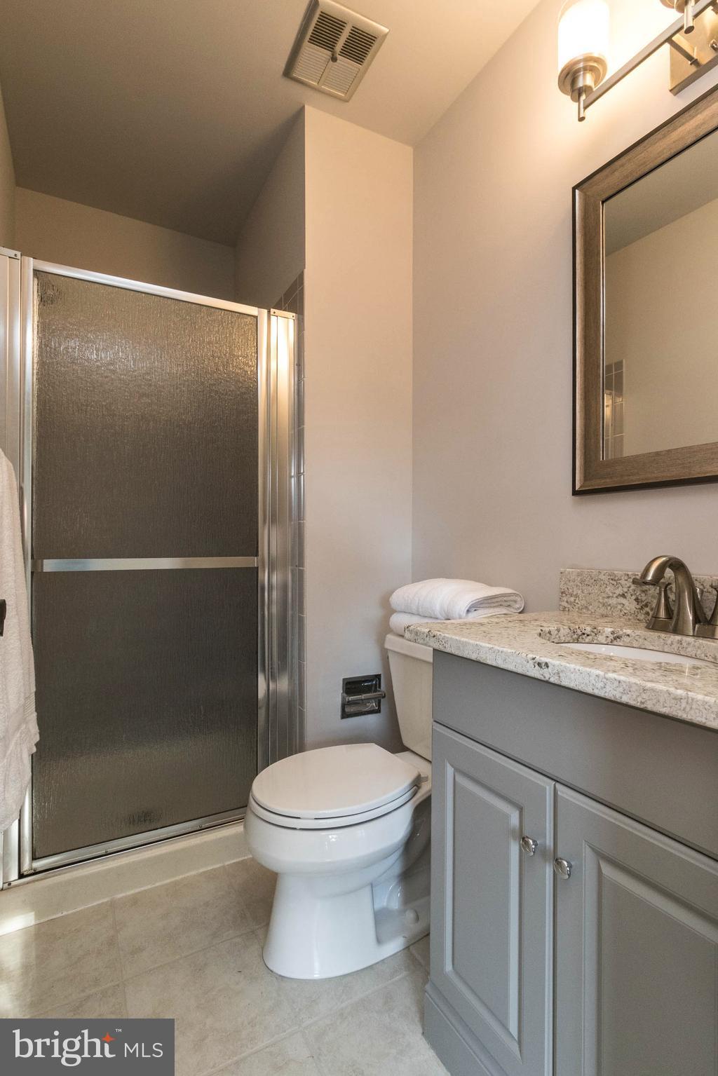 2018 Golf Course Drive Reston, VA 20191 - Photo 15 of 30 Bath (Master)