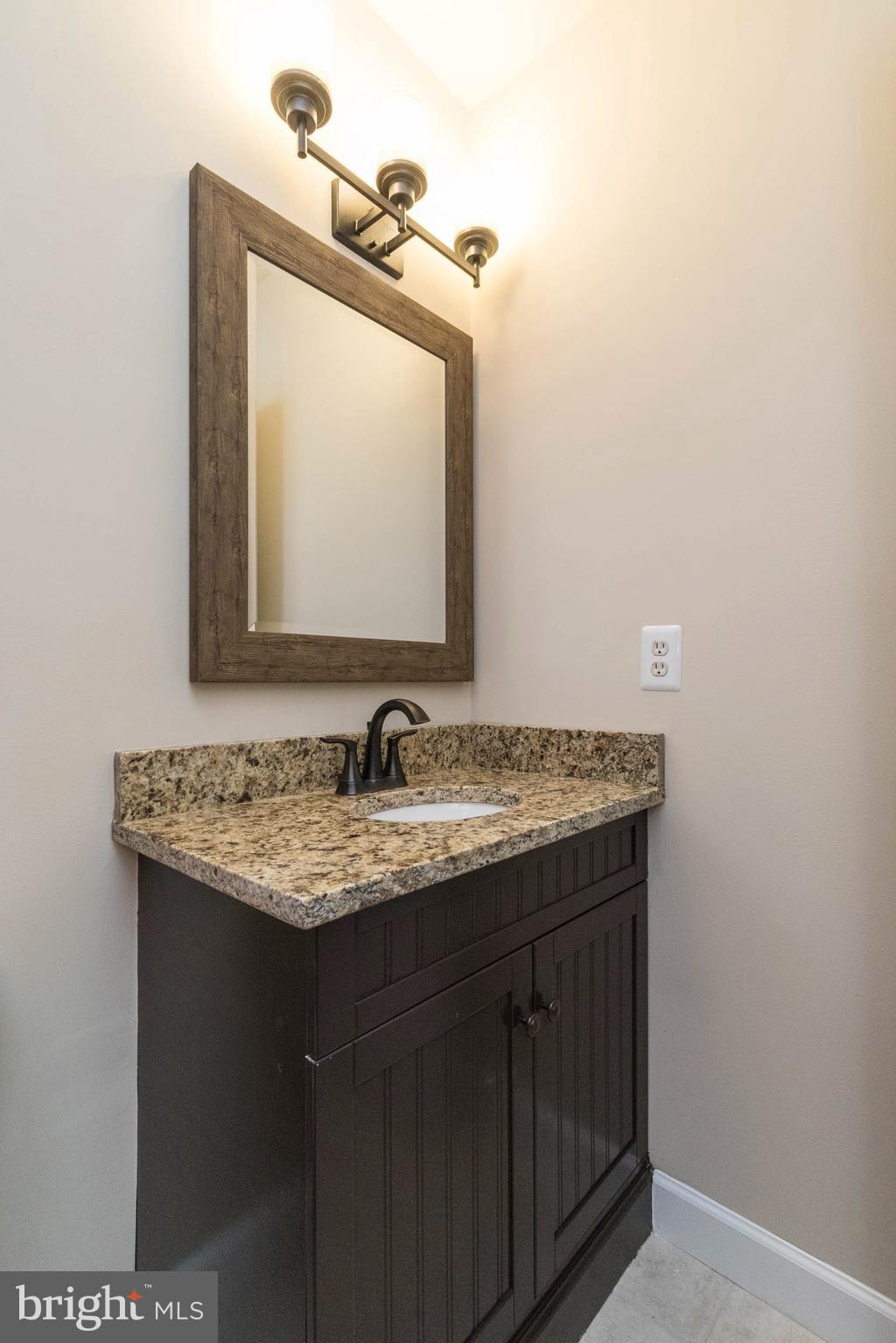 2018 Golf Course Drive Reston, VA 20191 - Photo 19 of 30 Bath