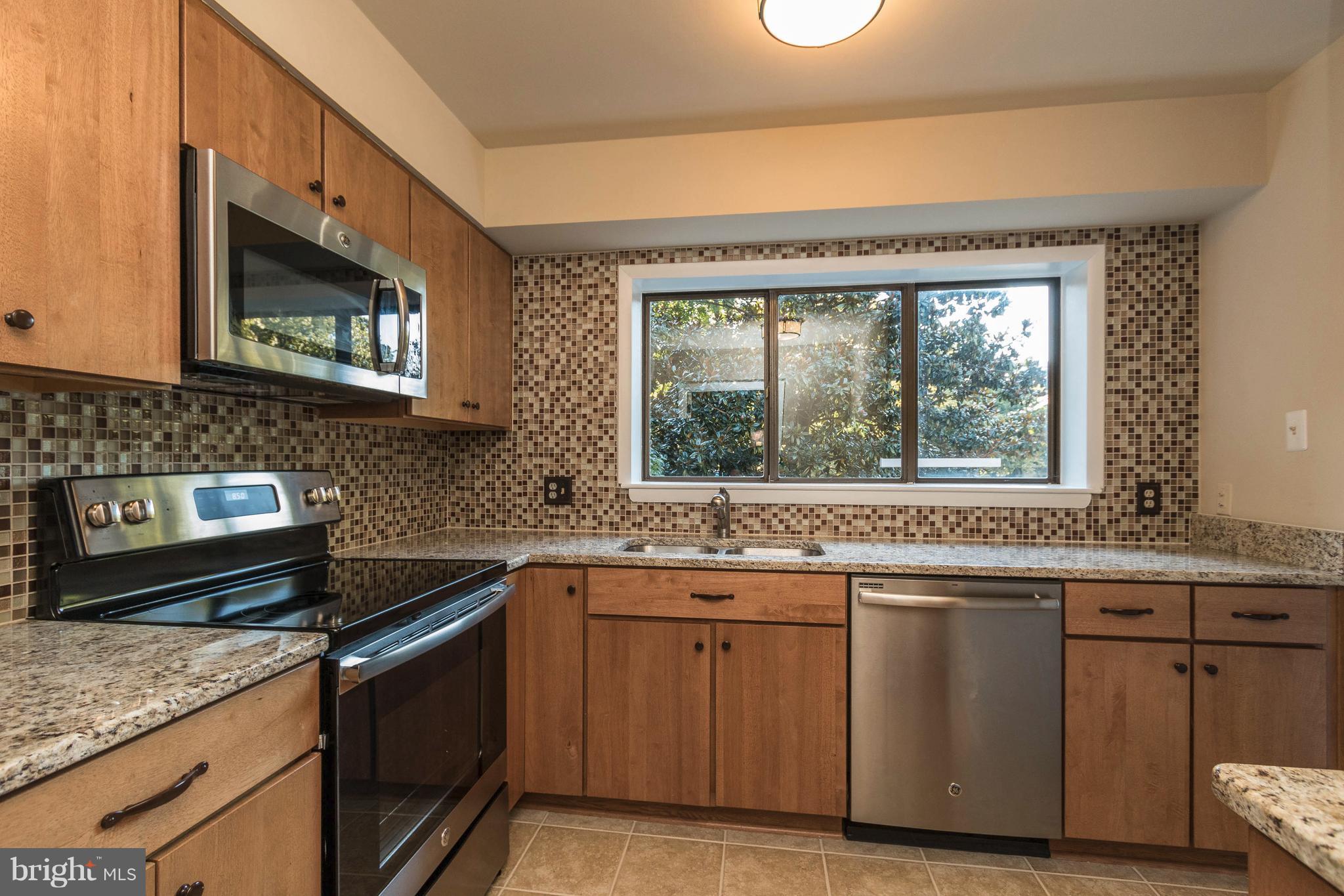 2018 Golf Course Drive Reston, VA 20191 - Photo 9 of 30 Kitchen