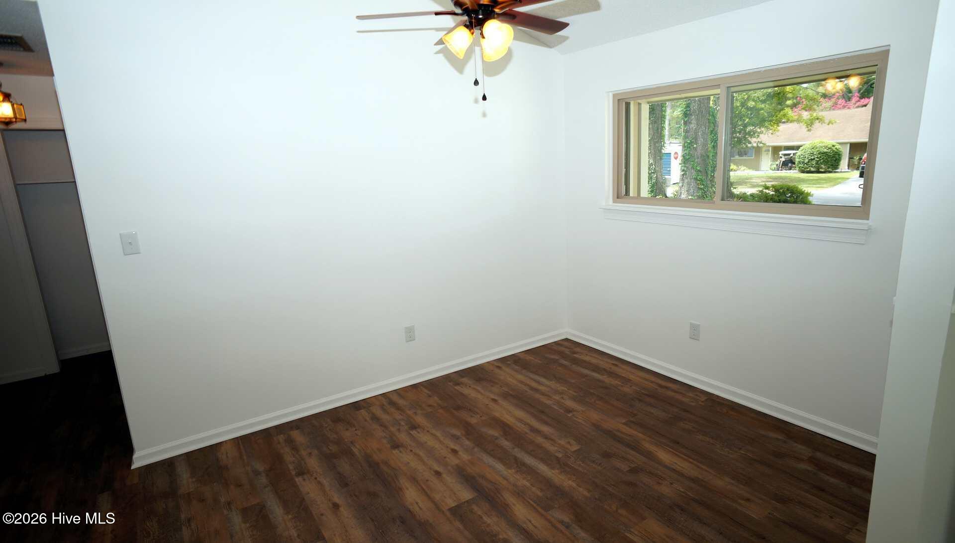 142 Quarterdeck New Bern, NC 28562 - Photo 4 of 19 Dining room