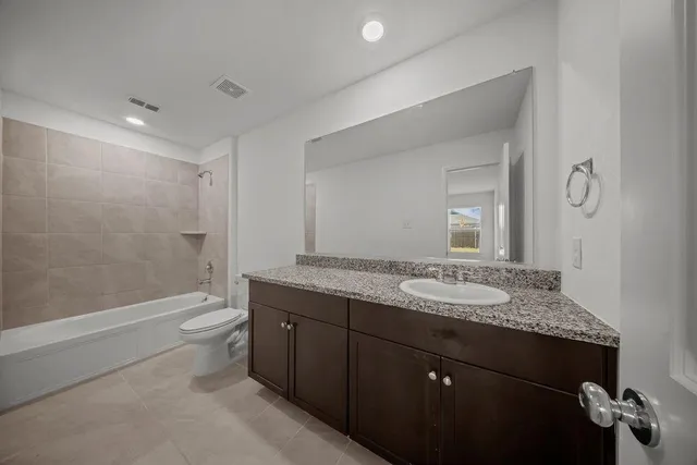 $1,795 | 2402 Mobile Street, Ennis, TX 75119