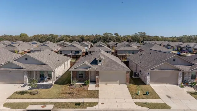 $1,795 | 2402 Mobile Street, Ennis, TX 75119