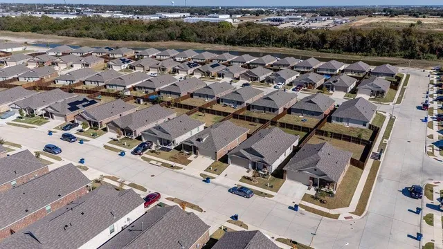 $1,795 | 2402 Mobile Street, Ennis, TX 75119