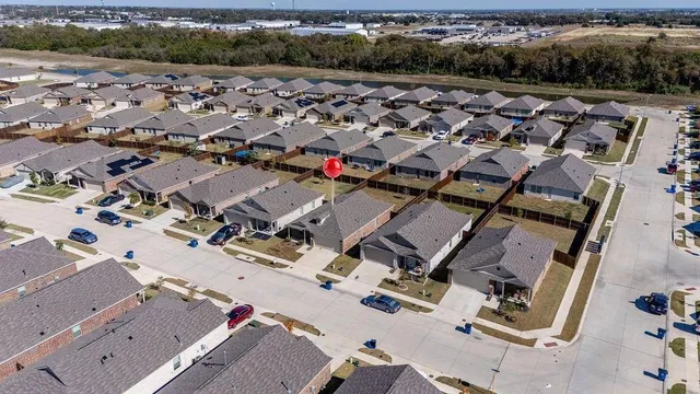 $1,795 | 2402 Mobile Street, Ennis, TX 75119