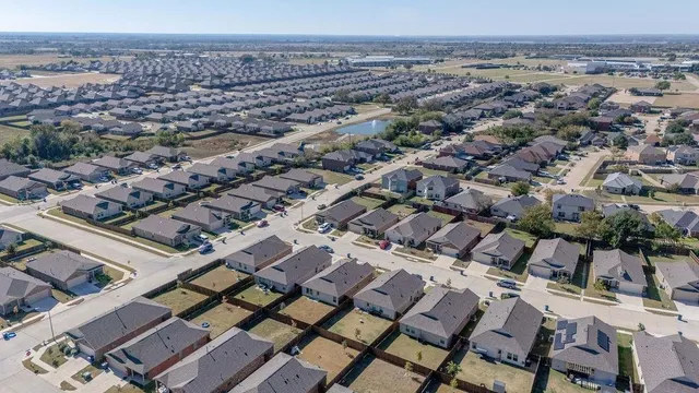 $1,795 | 2402 Mobile Street, Ennis, TX 75119