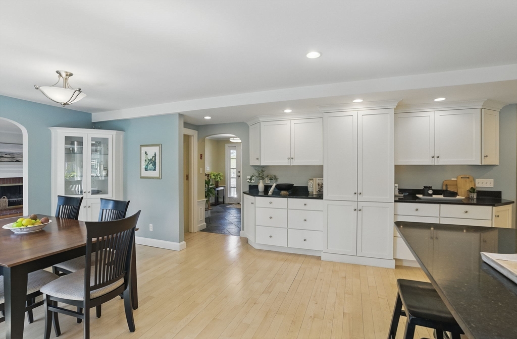 9 Wing Road Lynnfield, MA 01940 - Photo 11 of 41 Gallery Image 11
