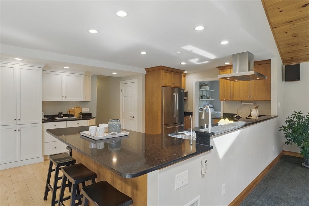 9 Wing Road Lynnfield, MA 01940 - Photo 12 of 41 Gallery Image 12